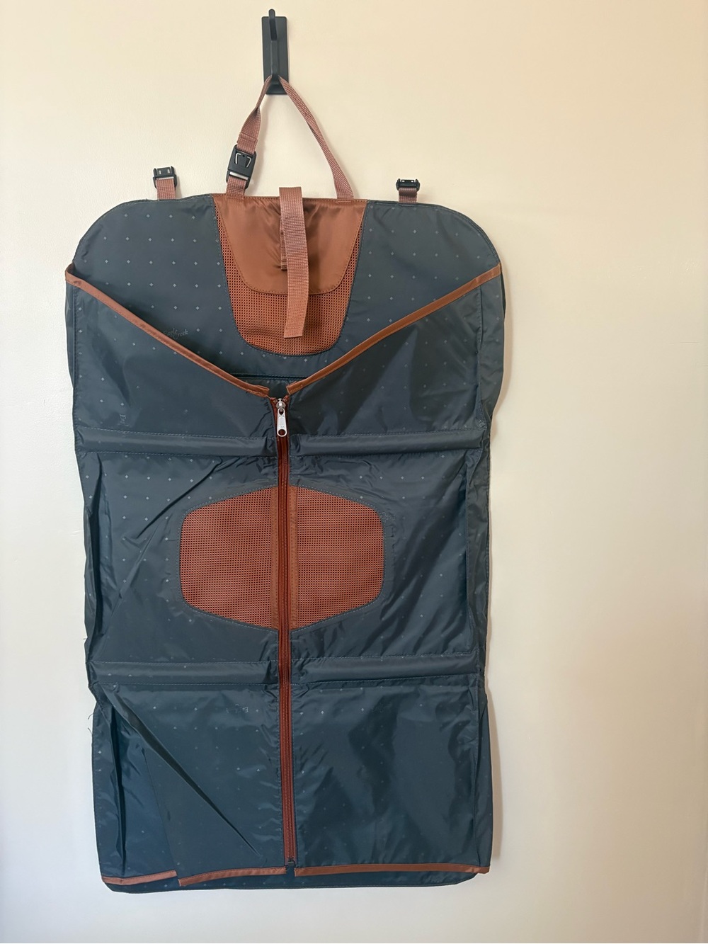 Eagle Creek Travel Gear Garment Bag Gray Brown Pack-It Suit Dress Carrier NWOT